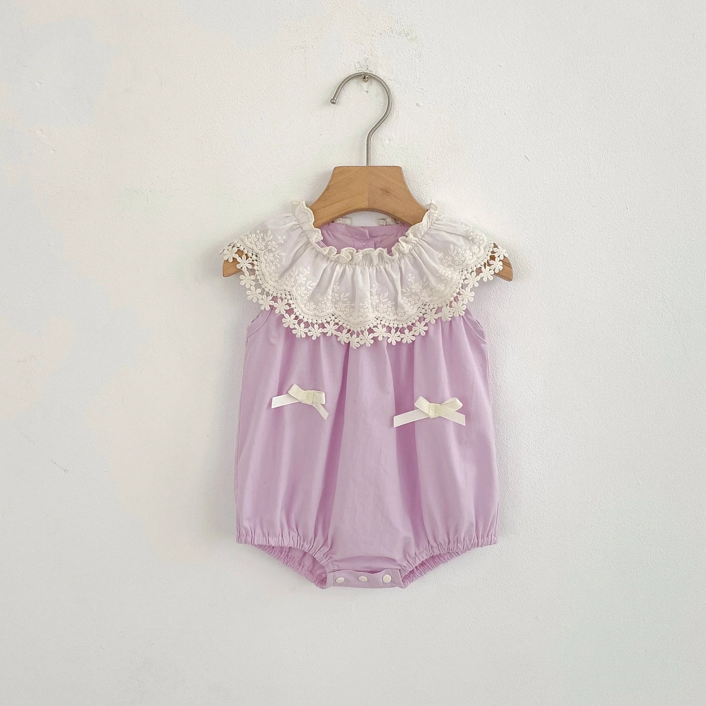 Sisters Lace Petal Collar Outfit