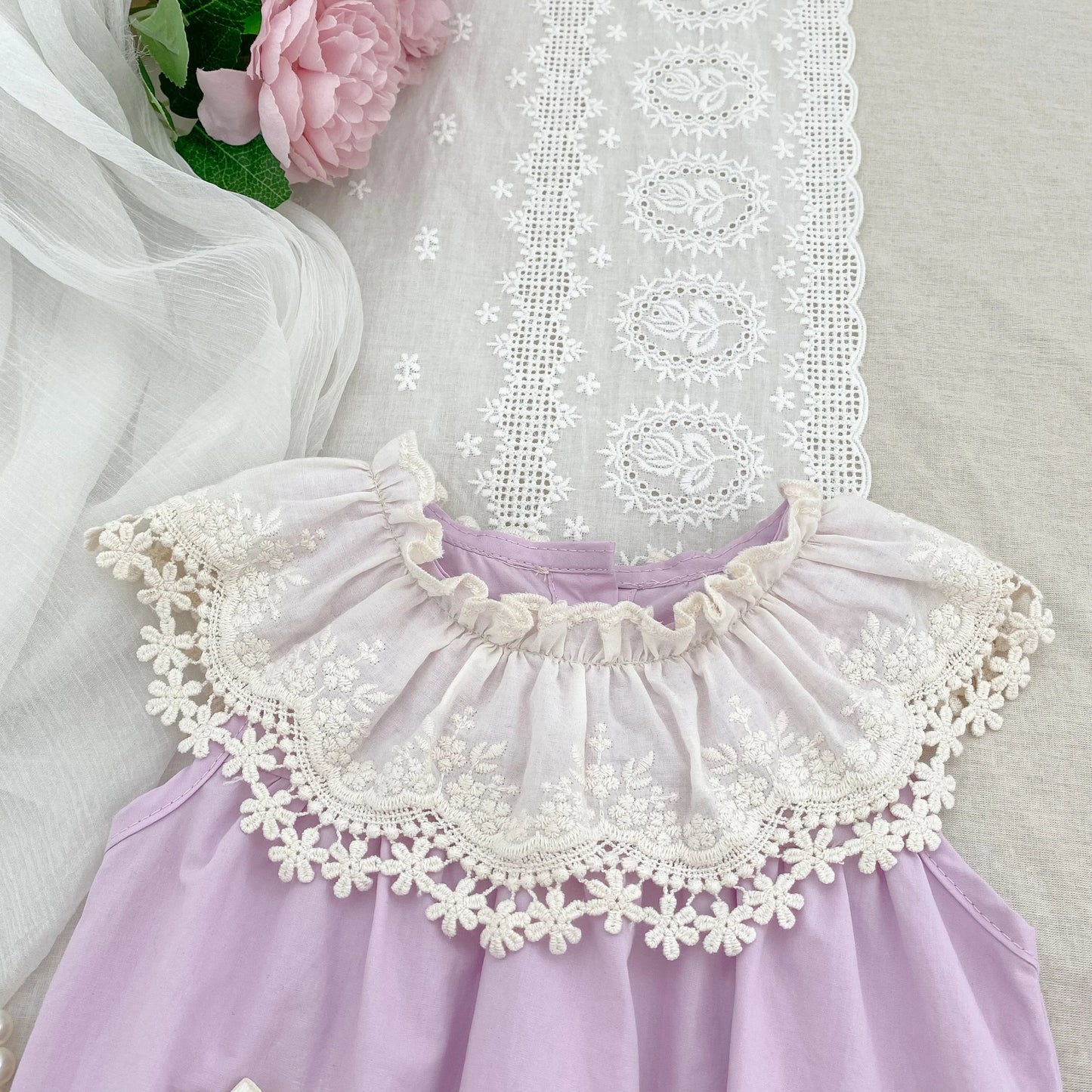 Sisters Lace Petal Collar Outfit